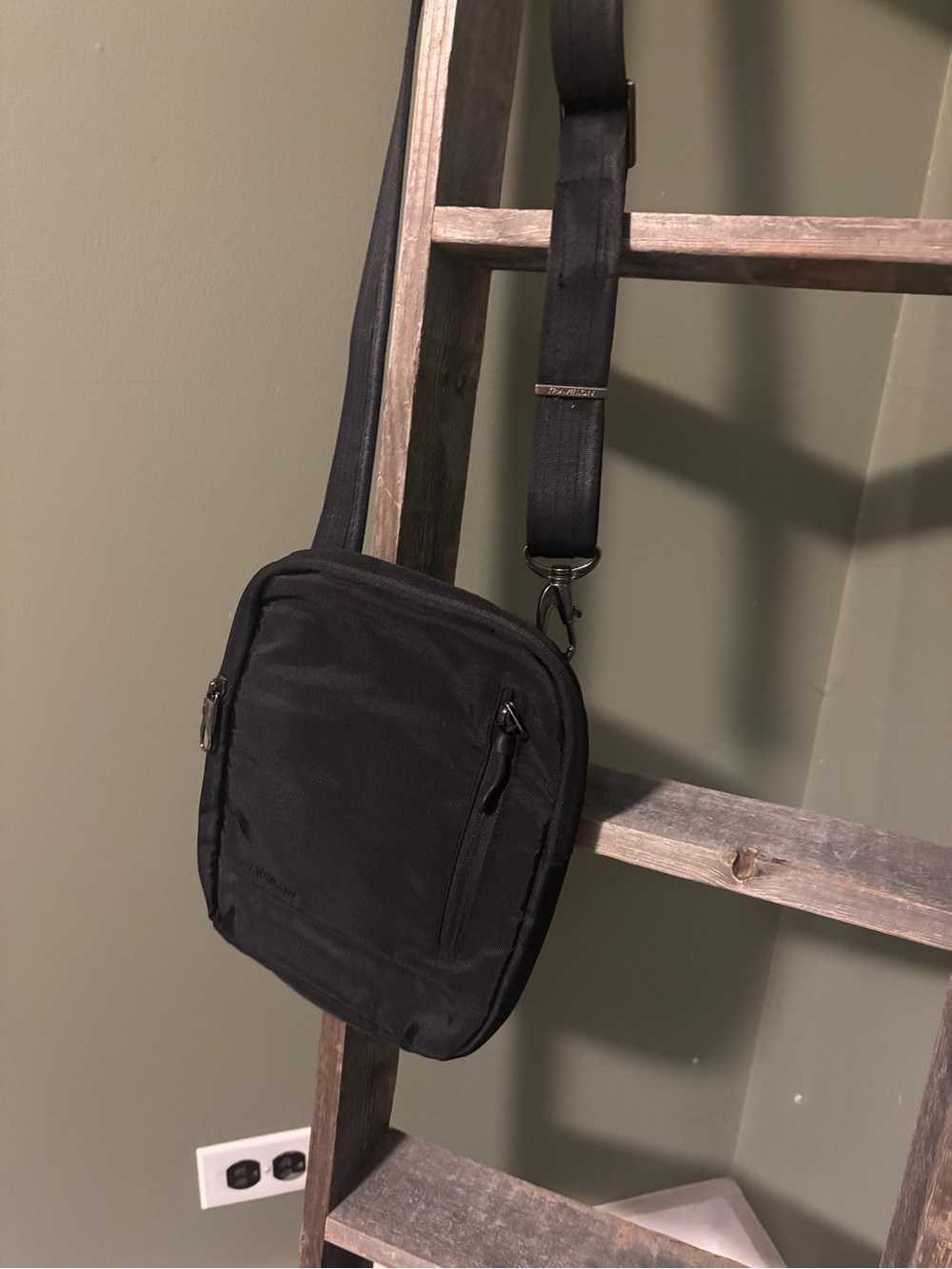 TravelOn Anti-Theft Crossbody - Picture 5 of 8